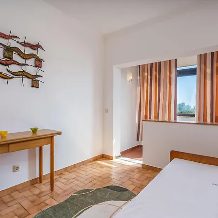 Апартаменты Comfort And Ideal Location To Explore #1981 *